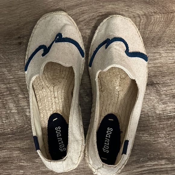 Soludos Cream and Navy Espadrilles - Picture 4 of 9